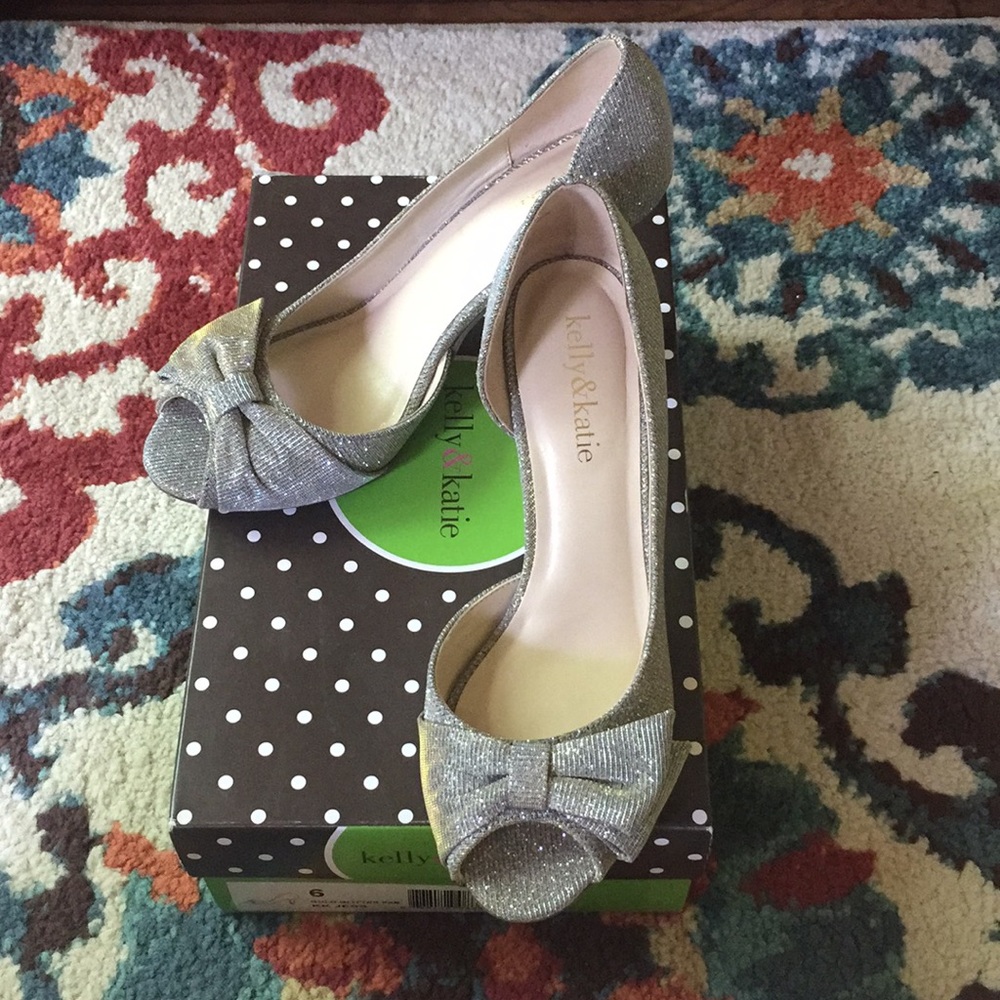 Kelly & Kate gold/silver glitter shoes